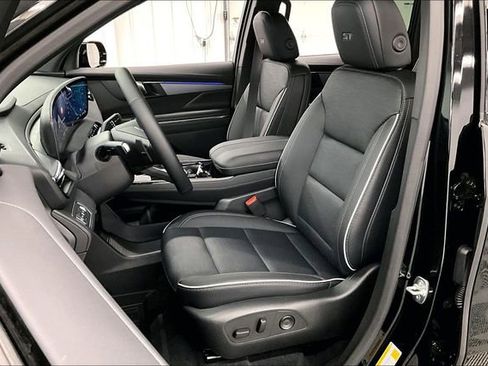 Used 2025 Buick Enclave Sport Touring w/ Power Package image 20