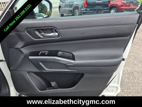 Used 2024 Nissan Pathfinder SL w/ SL Premium Package FWD image 30