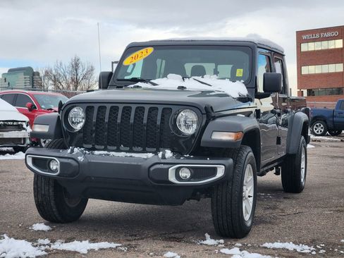 Used 2023 Jeep Gladiator Sport image 4