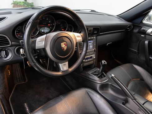 Used 2005 Porsche 911 Carrera RWD image 6