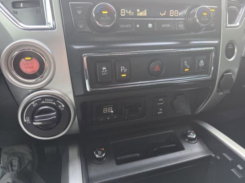 Used 2017 Nissan Titan PRO-4X w/ Pro-4x Convenience Package image 18