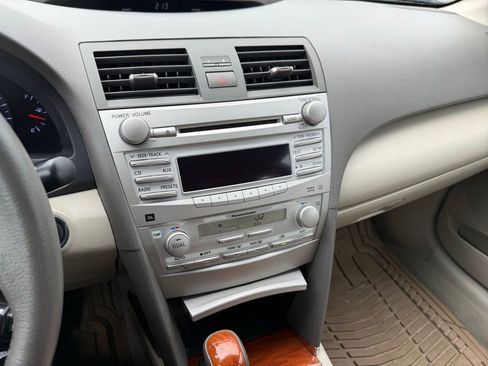 Used 2010 Toyota Camry XLE image 10
