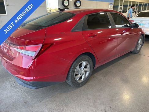 Used 2021 Hyundai Elantra SE w/ Cargo Package FWD image 3