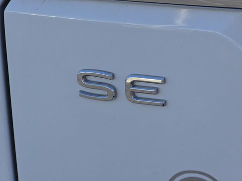 Used 2025 Volkswagen Atlas SE image 15