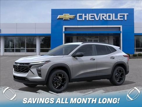 New 2026 Chevrolet Trax LT w/ Driver Confidence Package FWD image 2
