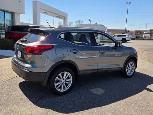 Used 2018 Nissan Rogue Sport SV w/ SV Technology Package image 14