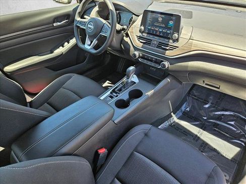 Used 2025 Nissan Altima 2.5 SV AWD/4WD image 26