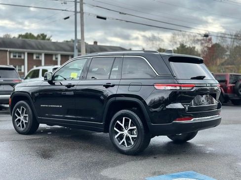 Used 2023 Jeep Grand Cherokee Limited AWD/4WD image 4