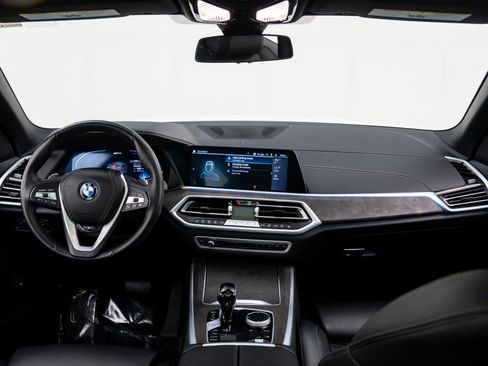 Used 2023 BMW X5 xDrive45e w/ Climate Comfort Package image 9