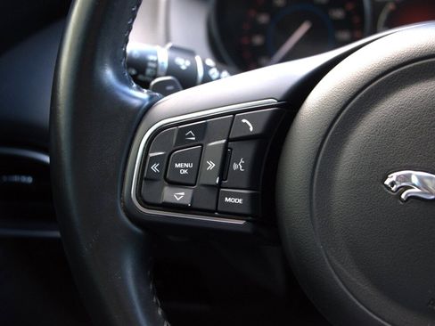 Used 2018 Jaguar XE Premium image 20