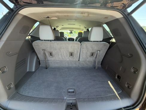 Used 2021 Chevrolet Traverse LT w/ LT Premium Package AWD/4WD image 9