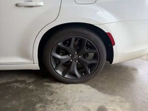 Used 2022 Chrysler 300 S RWD image 10