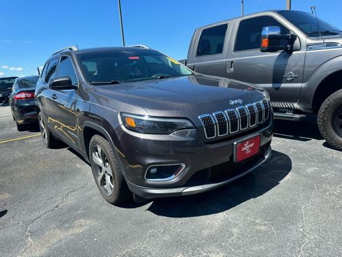 Used 2019 Jeep Cherokee Limited w/ Luxury Group FWD image 2