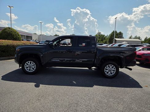 Certified 2025 Toyota Tacoma SR5 AWD/4WD image 4