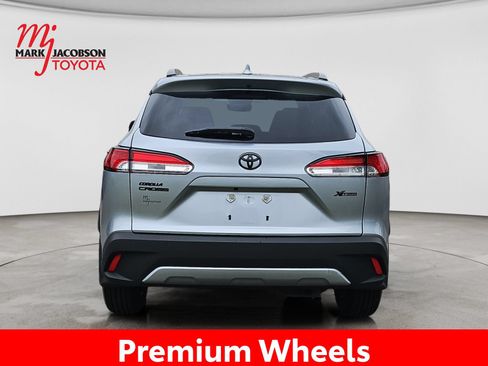 Used 2024 Toyota Corolla Cross LE FWD image 11
