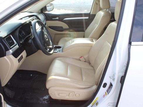 Used 2015 Toyota Highlander XLE image 8