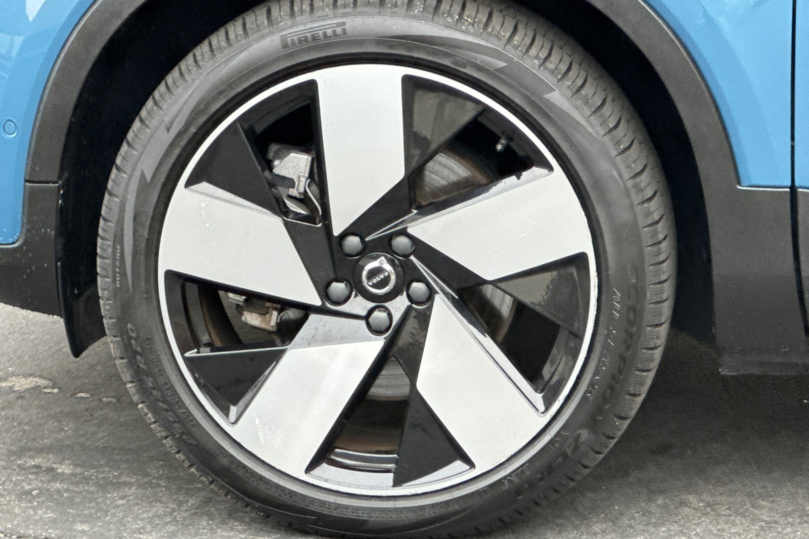 Certified 2023 Volvo XC40 Recharge Ultimate w/ Protection Package Premier AWD/4WD image 35
