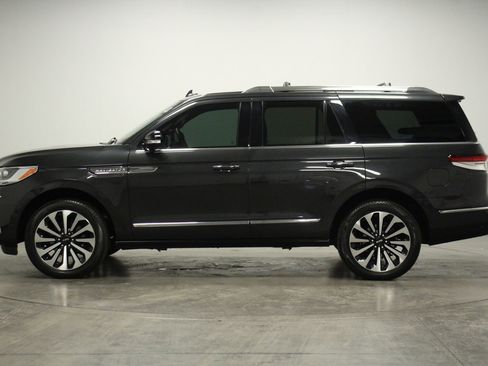 Used 2024 Lincoln Navigator Reserve image 5