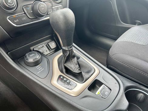 Used 2016 Jeep Cherokee Latitude image 27