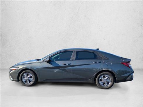 Used 2024 Hyundai Elantra SE FWD image 8