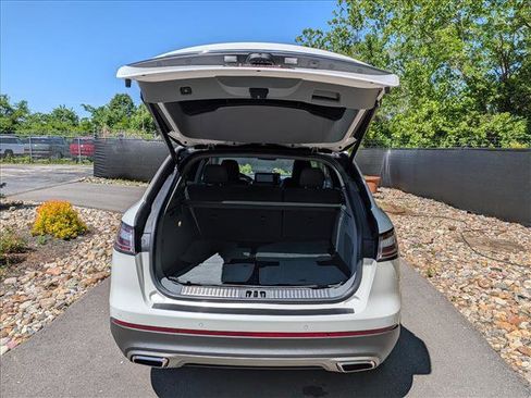 Used 2022 Lincoln Nautilus Reserve AWD/4WD image 18