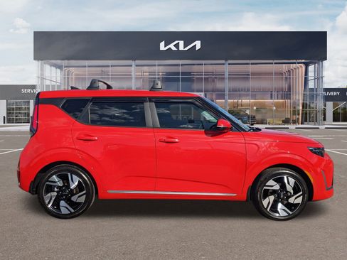 Certified 2025 Kia Soul GT-Line image 3