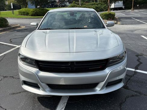 Used 2022 Dodge Charger SXT RWD image 2