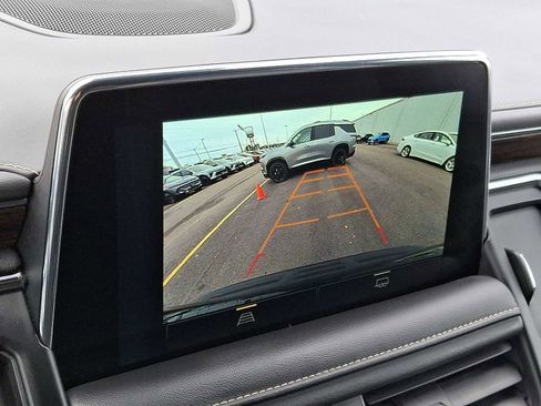 Used 2024 Chevrolet Suburban Premier image 20