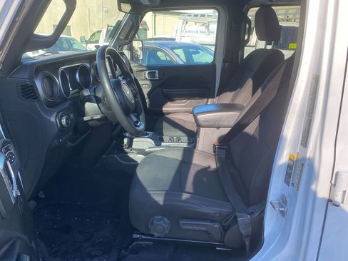 Used 2023 Jeep Wrangler Unlimited w/ Cold Weather Group image 12