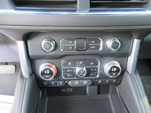 Used 2022 GMC Yukon SLT w/ SLT Luxury Package RWD image 28