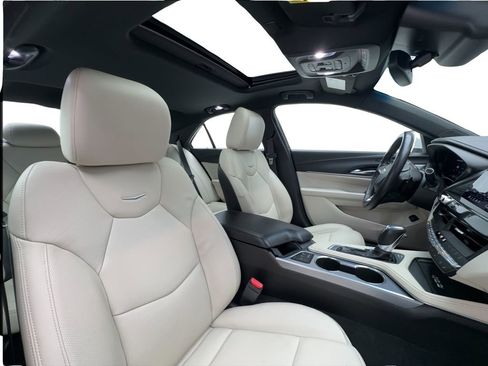 Used 2021 Cadillac CT4 Premium Luxury RWD image 30