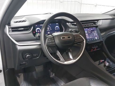 Used 2023 Jeep Grand Cherokee L Laredo image 18