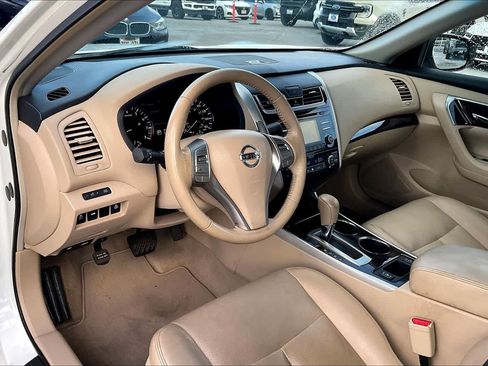 Used 2013 Nissan Altima 3.5 SL FWD image 2