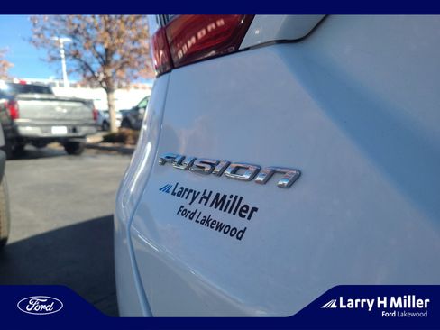 Used 2016 Ford Fusion SE w/ Equipment Group 202A image 24