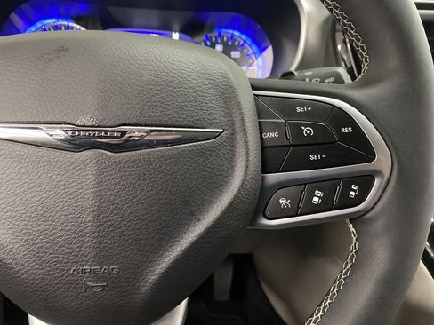 Used 2024 Chrysler Pacifica Touring-L FWD image 21