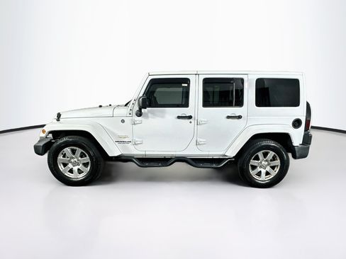 Used 2015 Jeep Wrangler Unlimited Sahara w/ Connectivity Group AWD/4WD image 4
