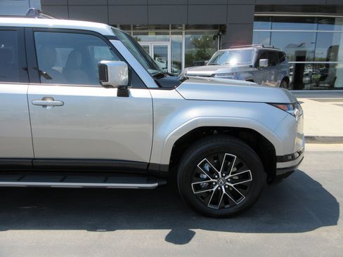 Used 2026 Lexus GX 550 w/ Cold Area Package AWD/4WD image 12