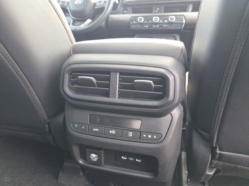 Used 2024 Honda Pilot TrailSport image 21