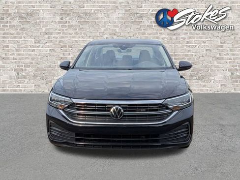 Used 2024 Volkswagen Jetta SE FWD image 9