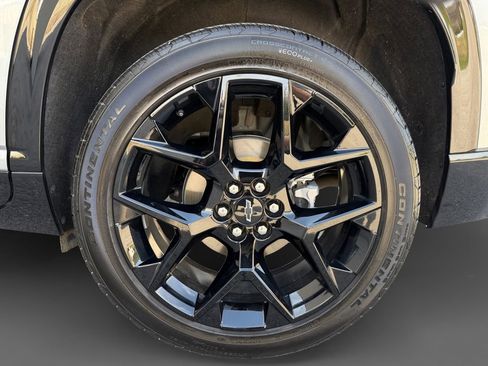 Used 2025 Chevrolet Traverse RS w/ LPO, Floor Liner Package FWD image 11