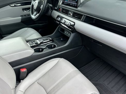 Used 2025 Honda Pilot Touring image 21