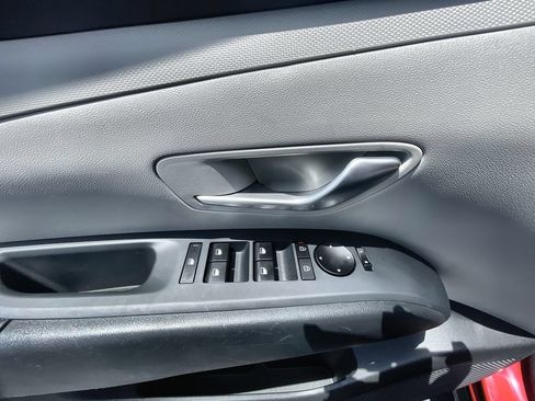 Used 2025 Hyundai Tucson SE FWD image 21