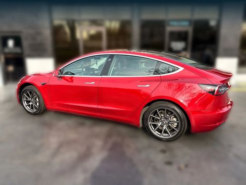 Used 2020 Tesla Model 3 Standard Range Plus image 3