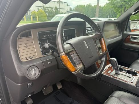 Used 2014 Lincoln Navigator 4WD image 11