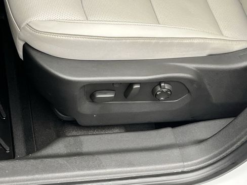 Certified 2025 Buick Envision Avenir image 12