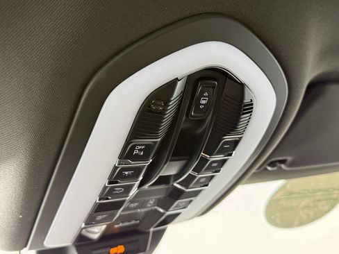 New 2025 Porsche Macan image 31