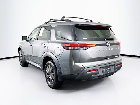 Used 2023 Nissan Pathfinder SV AWD/4WD image 5
