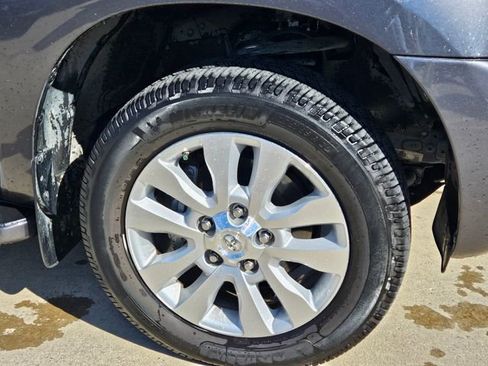 Used 2021 Toyota Sequoia Platinum image 3