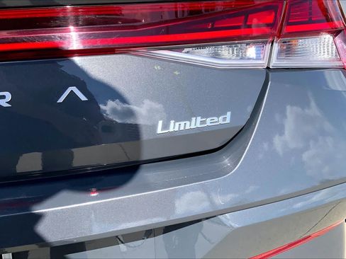 Used 2025 Hyundai Elantra Limited FWD image 10