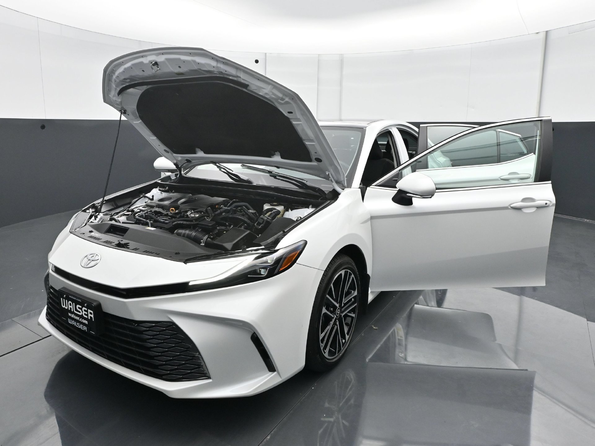 Used 2025 Toyota Camry XLE AWD/4WD image 28